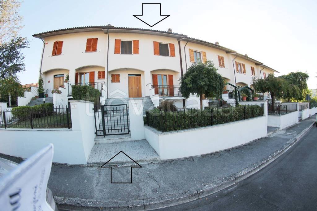 Villa a Schiera in vendita a Cerreto d'Esi via Aristide Merloni, 8