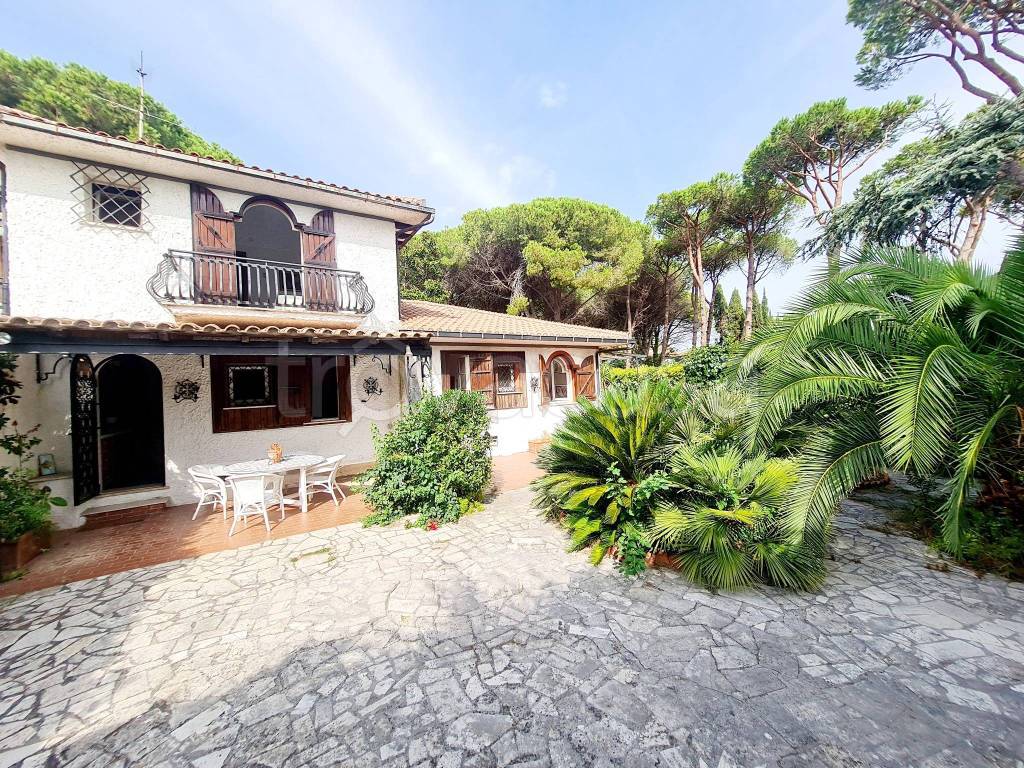Villa Bifamiliare in vendita a San Felice Circeo piazzale Alcide De Gasperi