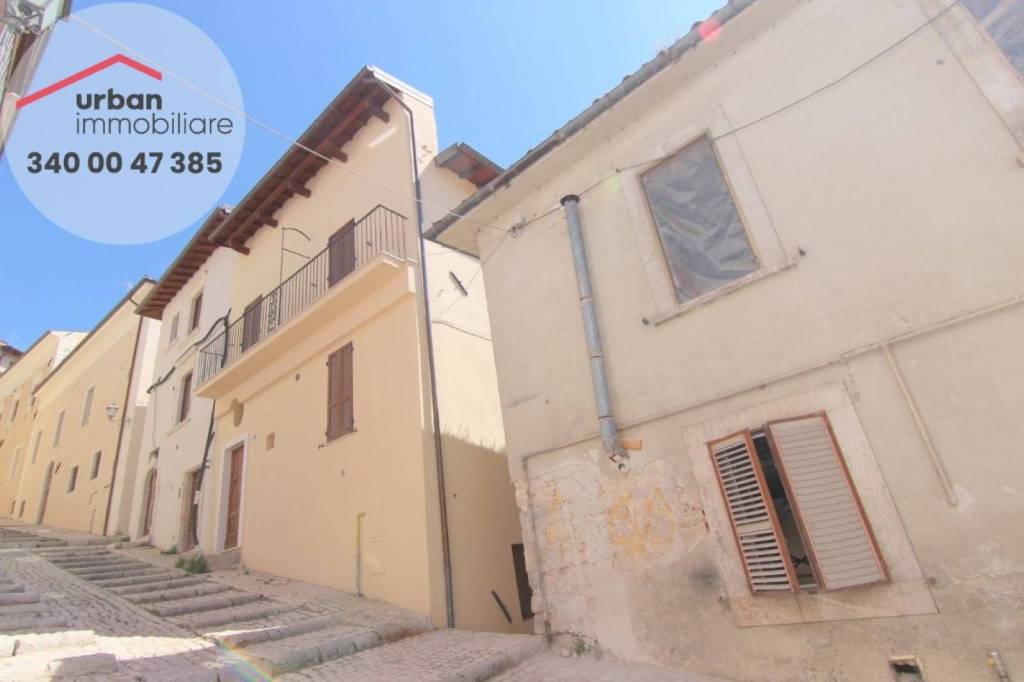 Casa Indipendente in vendita a L'Aquila via Costa Masciarelli, 30