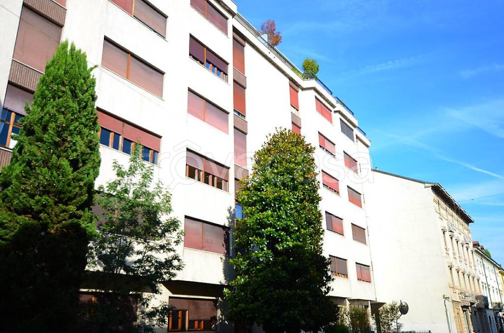 Appartamento in vendita a Monza via Alessandro Volta, 36