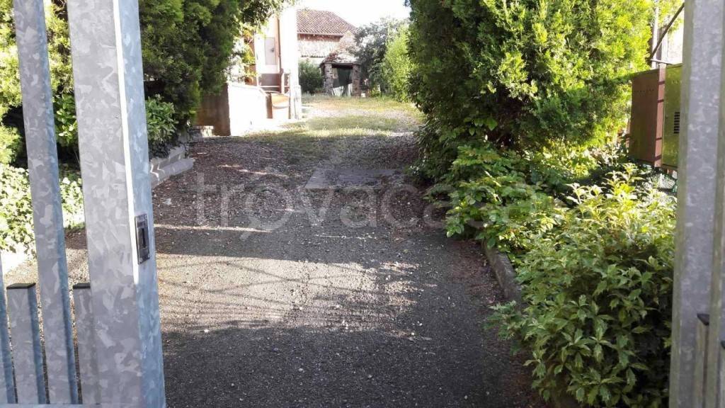Villa Bifamiliare in vendita a Castelletto Monferrato via Libero Benzi