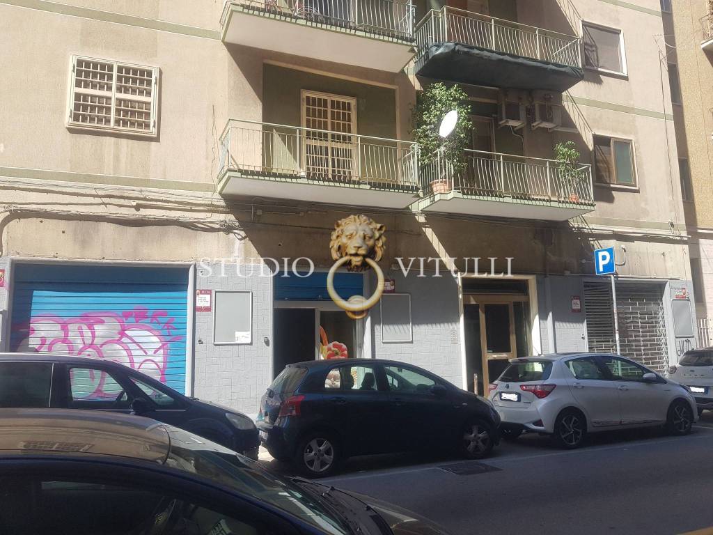 Negozio in vendita a Bari via Buccari, 58