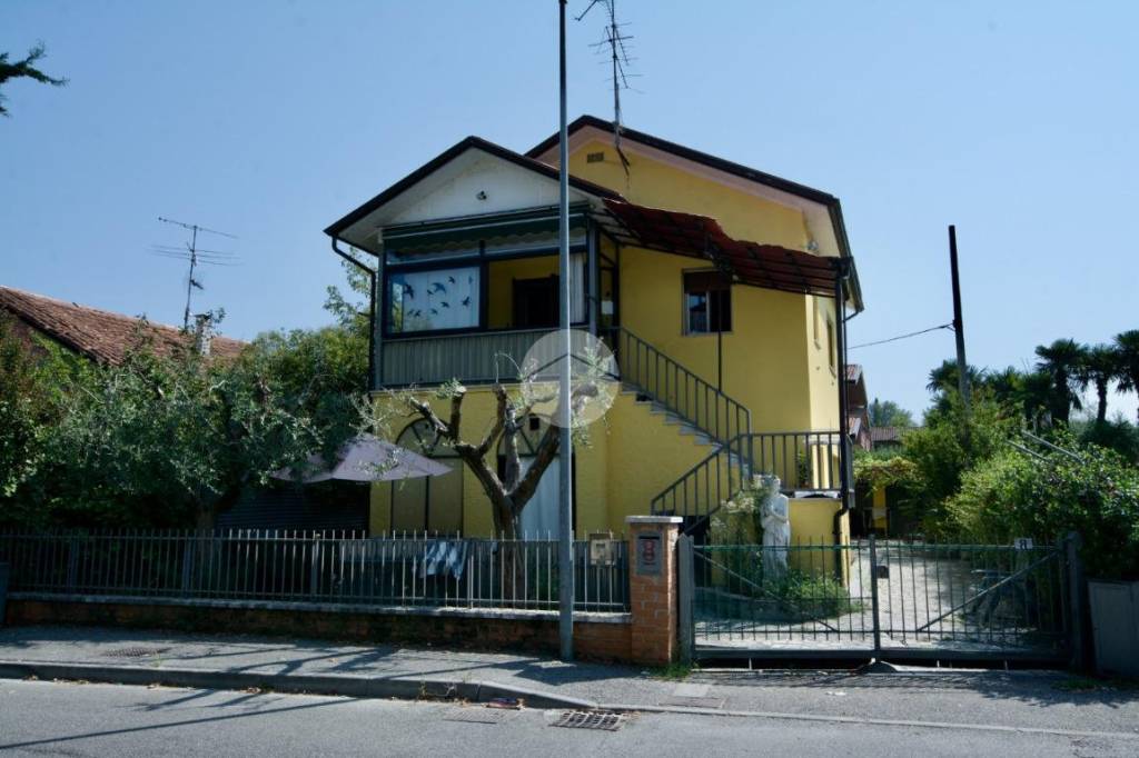 Villa Bifamiliare in vendita a Sirmione via cantarane, 8
