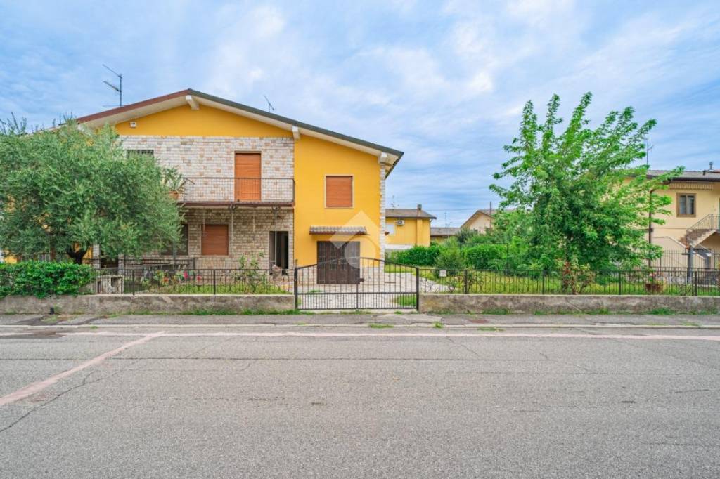 Villa Bifamiliare in vendita a Botticino via d'Azeglio, 7