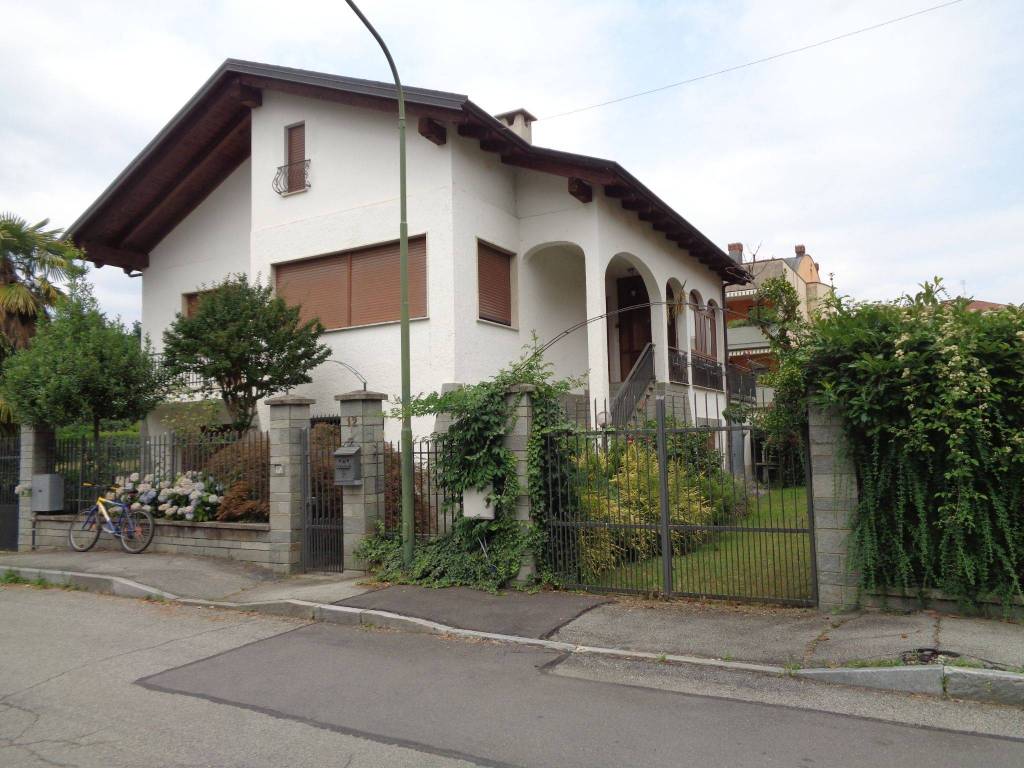 Villa Bifamiliare in in vendita da privato a Pinerolo via Achille Grandi, 12