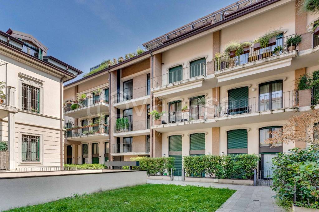 Appartamento in affitto a Milano via Angelo della Pergola, 5