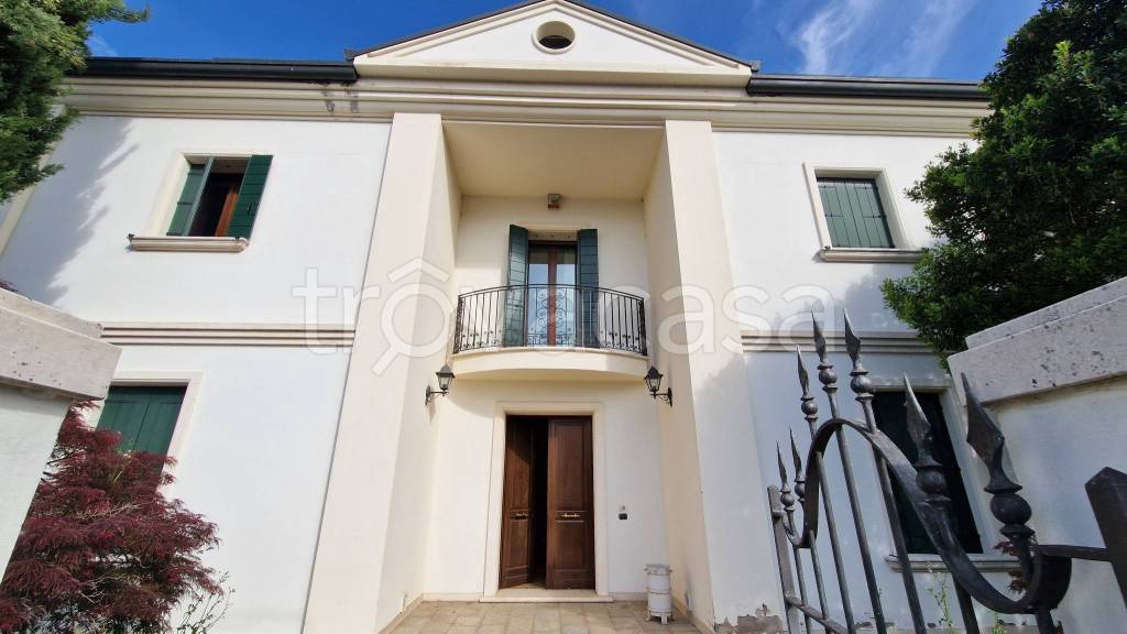 Villa Bifamiliare in vendita a Este via Ezio Franceschini