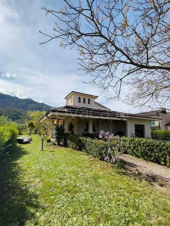 Villa in in vendita da privato a Sant'Arsenio via Luigi Pica, 23