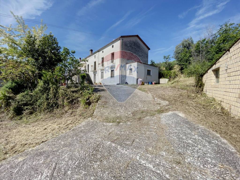 Casa Indipendente in vendita a Casoli contrada Verratti, 98