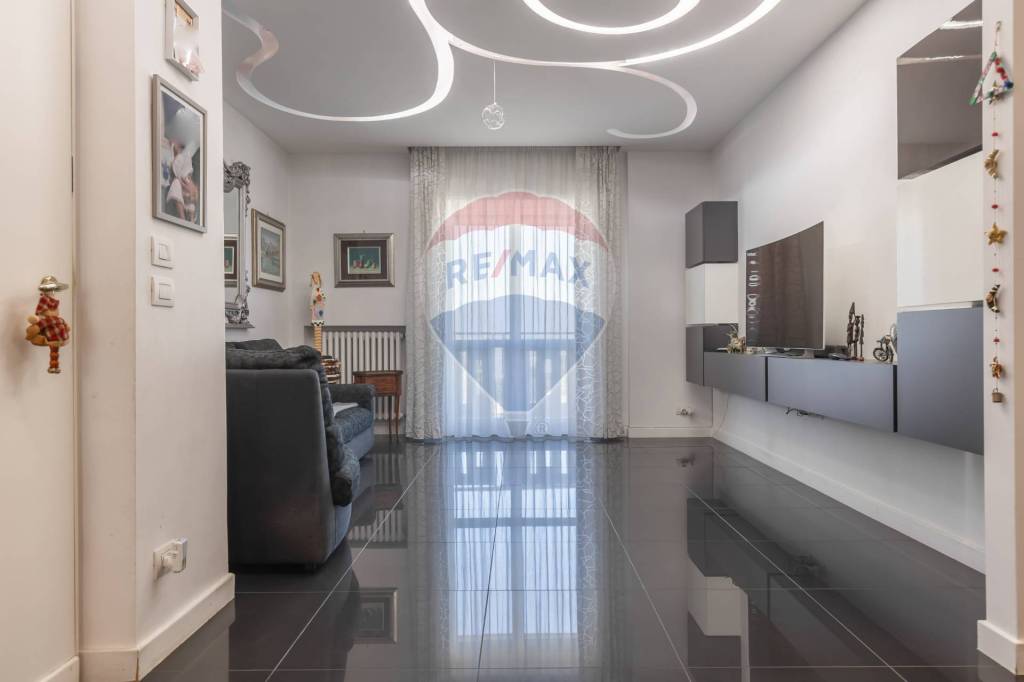 Appartamento in vendita a Bari via Camillo Rosalba, 46/f