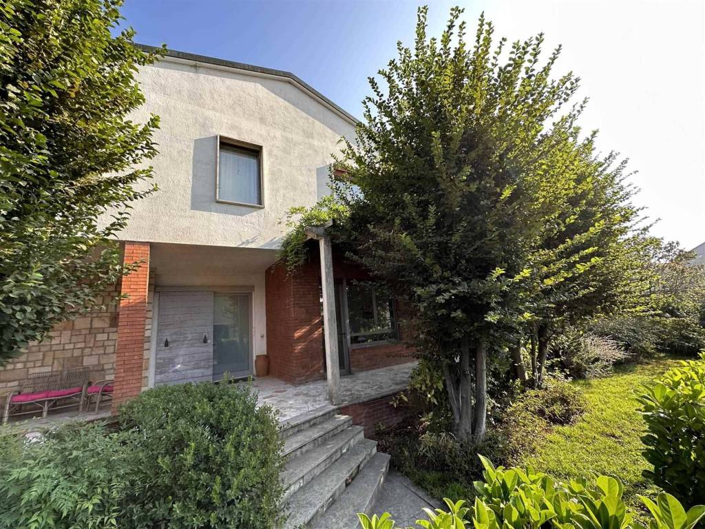 Villa in vendita a Sant'Angelo Lodigiano via Statuto
