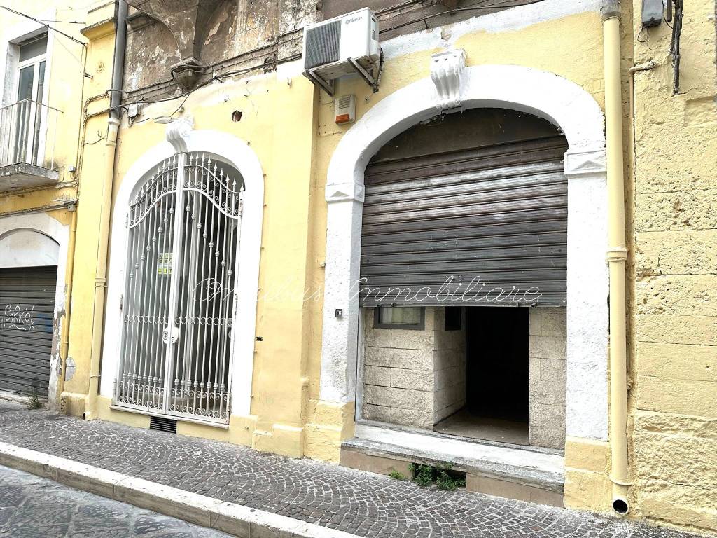 Negozio in affitto a Foggia via Arpi