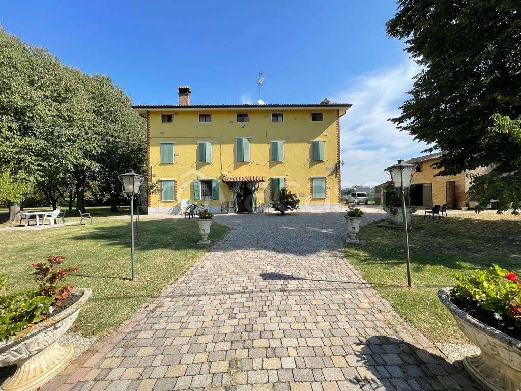 Villa Bifamiliare in vendita a Modena stradello San Marone
