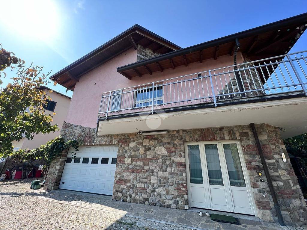 Villa in vendita a Varese via Guaralda