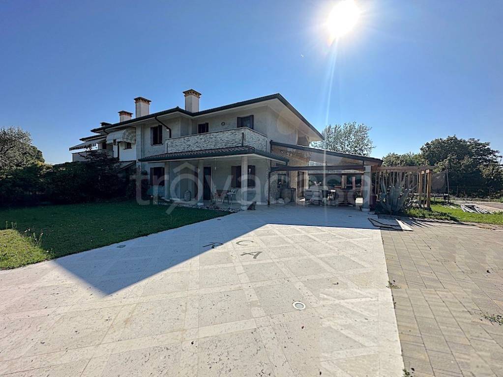Villa Bifamiliare in vendita a Istrana via Monte Santo