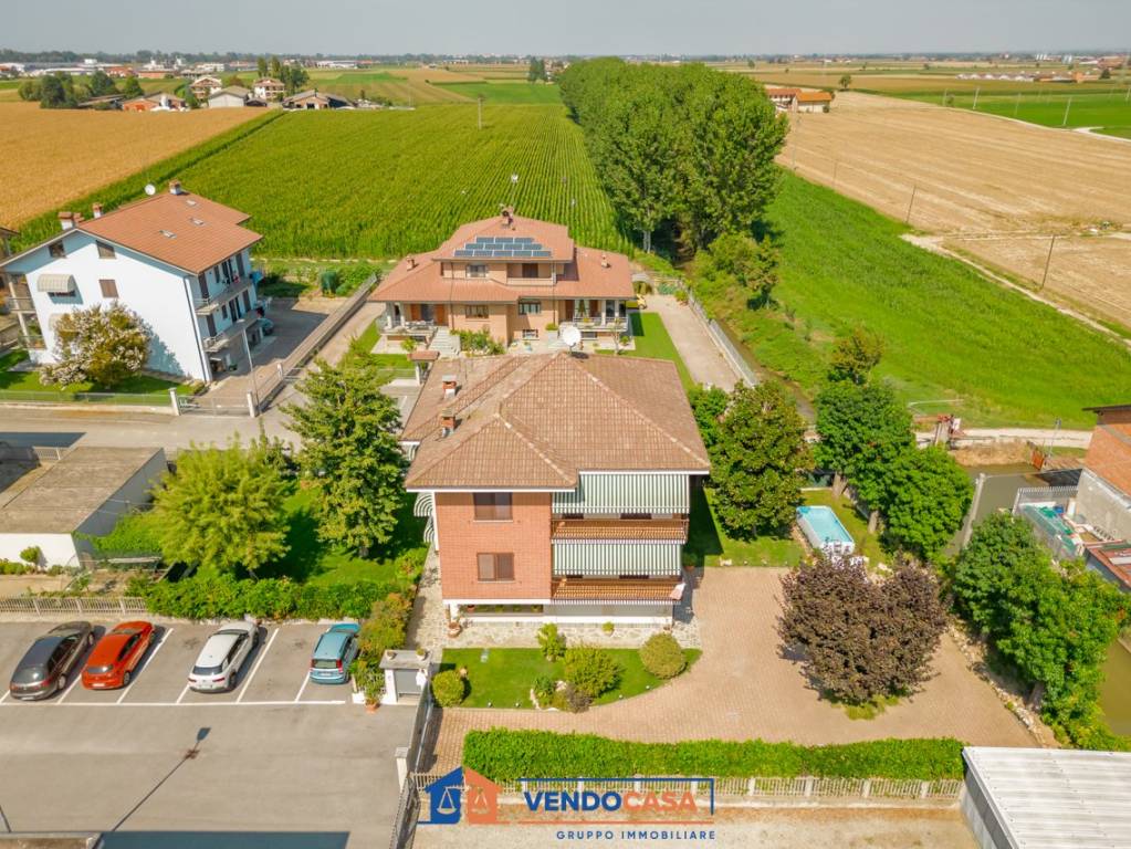 Villa in vendita a Genola via Aldo Moro, 39