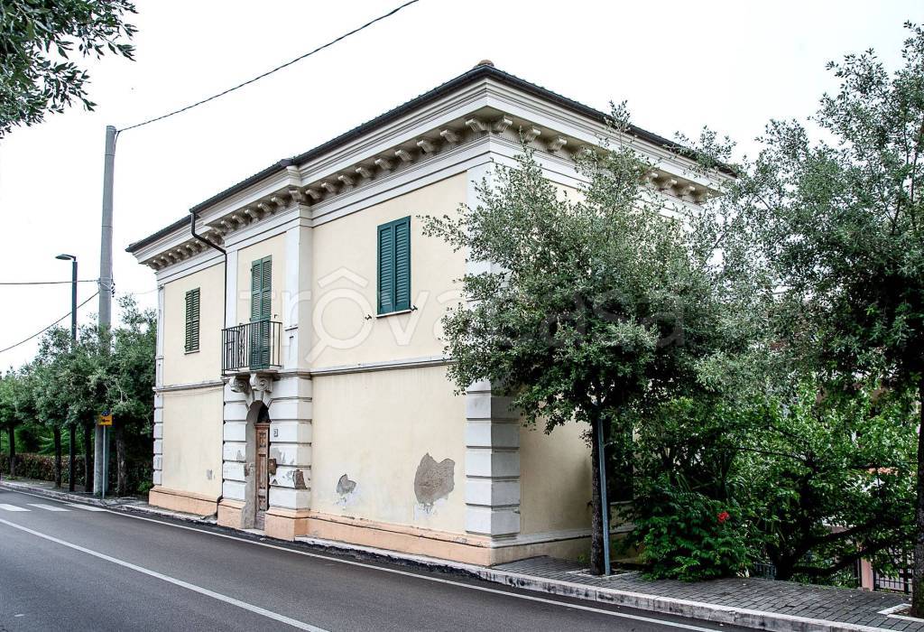Casa Indipendente in vendita a Pianella via Santa Lucia, 2