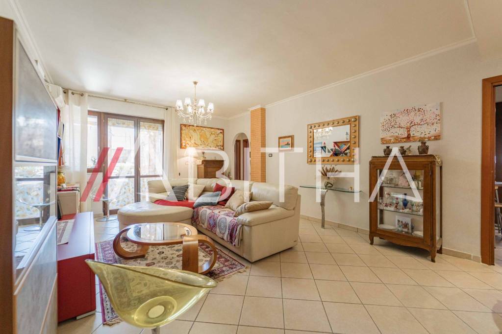 Appartamento in vendita a Roma via Alfredo Ascoli