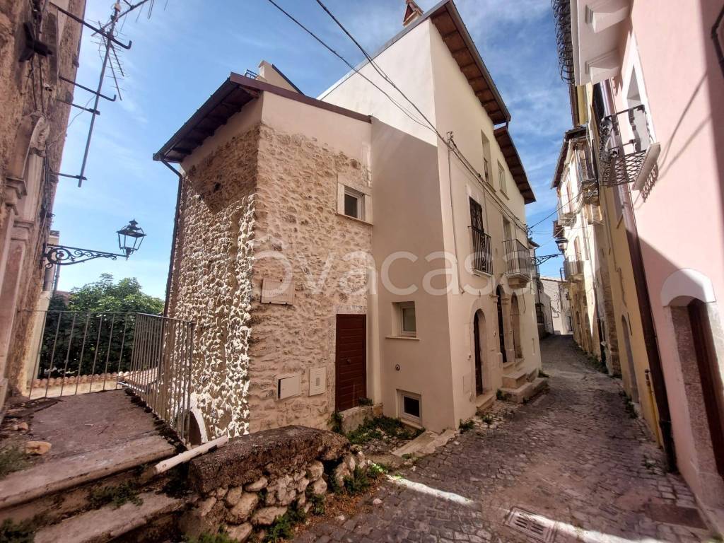 Casa Indipendente in vendita a Villa Santa Lucia degli Abruzzi via Nazario Sauro, 82
