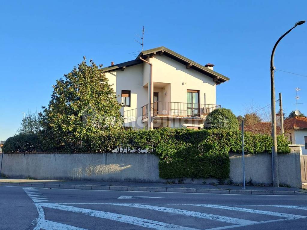 Villa a Schiera in vendita a Parabiago via Cesare Battisti