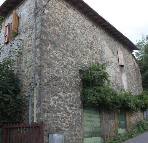 Villa a Schiera in vendita a Castel San Niccolò localita Cetica Arsiccia