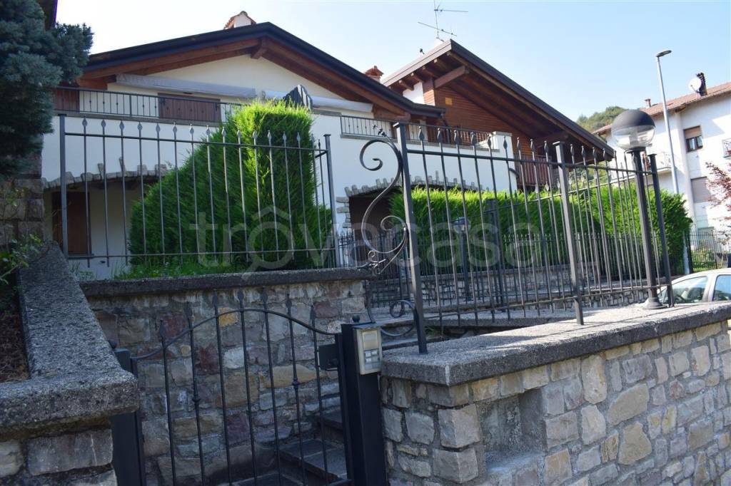 Appartamento in vendita a Serina via Monte Zucco