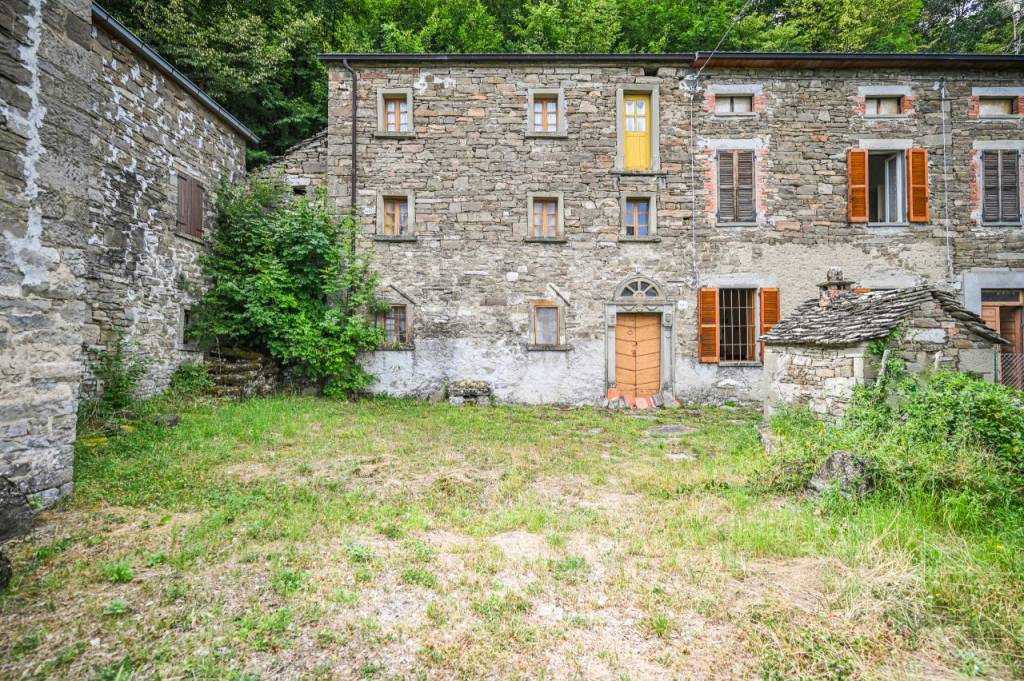 Casale in vendita a Borgo Val di Taro localita' Costa, 55