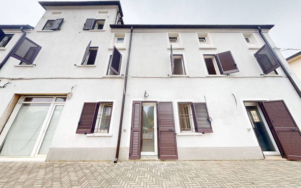 Appartamento in vendita a Terre del Reno corso Italia, Mirabello 214