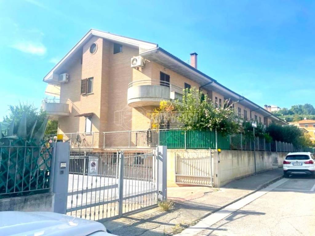 Appartamento in vendita a Colli del Tronto via Giacomo Leopardi, 20