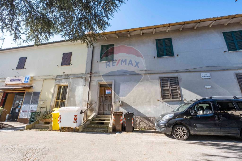 Appartamento in vendita a Mergo piazza Giacomo Leopardi, 21