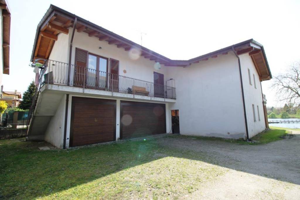 Villa in vendita a Castelletto sopra Ticino via Arquello
