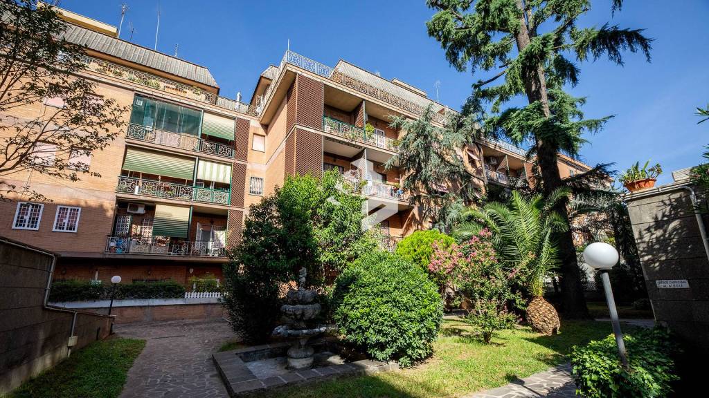 Appartamento in vendita a Roma via Pietro Romualdo Pirotta