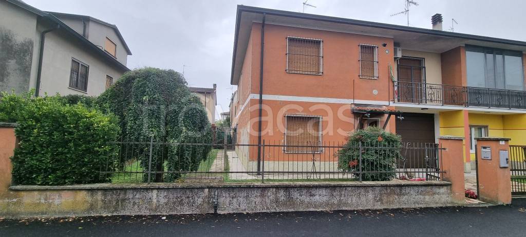 Villa Bifamiliare in vendita a Caselle Landi via Martiri della Libertà
