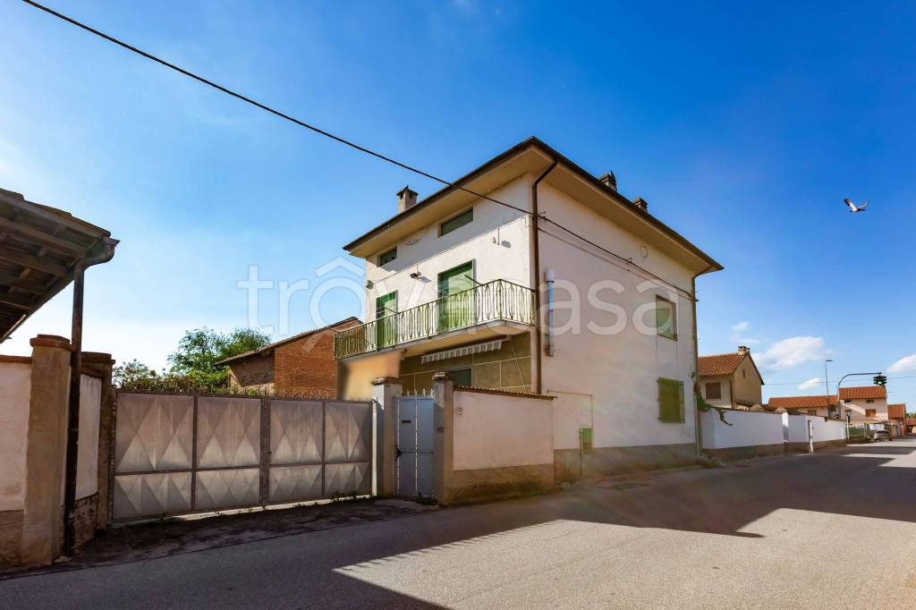 Casa Indipendente in vendita a Santena via Giuseppe Garibaldi 44