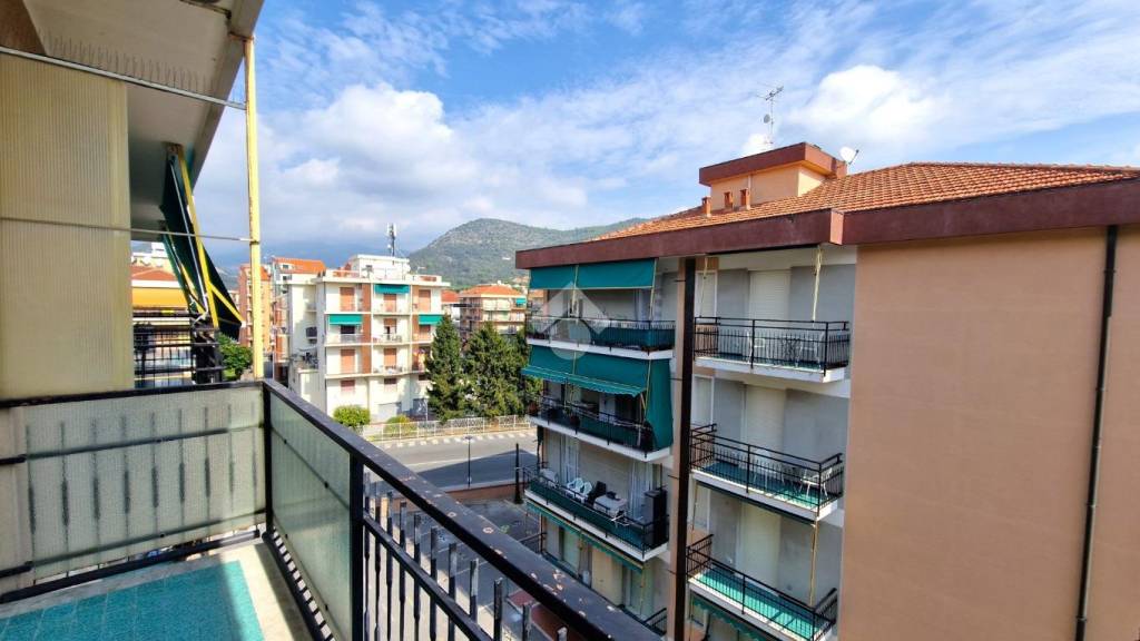 Appartamento in vendita a Pietra Ligure via Altini, 79