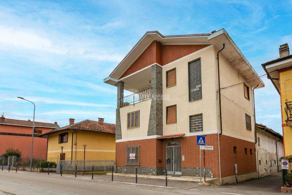 Villa Bifamiliare in vendita a Poirino via Pralormo 20