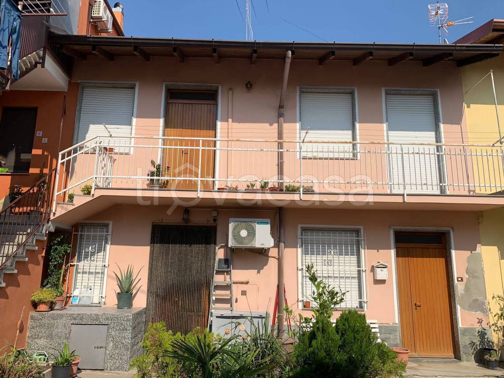 Casa Indipendente in vendita a San Giorgio su Legnano via Giacomo Gerli