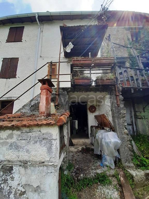 Casa Indipendente in vendita a Lumarzo frazione Tassorello, 224
