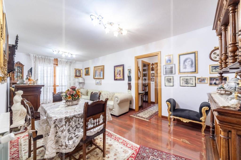 Appartamento in vendita a Roma via Carlo Ludovico Bragaglia, 92