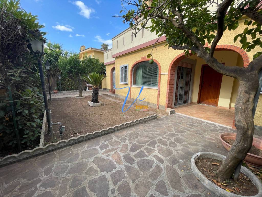 Villa a Schiera in vendita ad Anzio via Gaspare Gozzi