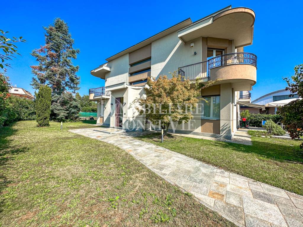 Villa in vendita a Lurate Caccivio via 25 Aprile, 12