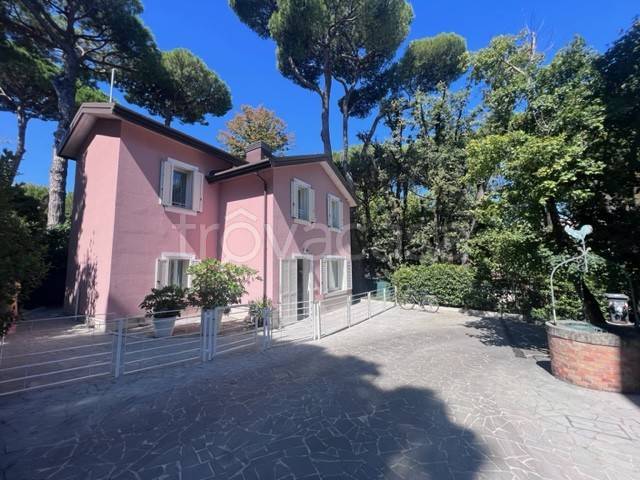 Villa in vendita a Riccione viale Maria Borman Ceccarini, 135