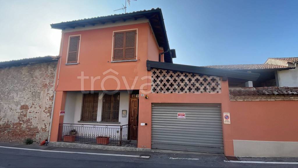 Casa Indipendente in vendita a Cavenago d'Adda via Camate, 2