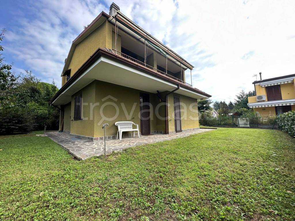 Villa in vendita a Casatenovo via San Eurosia, 14