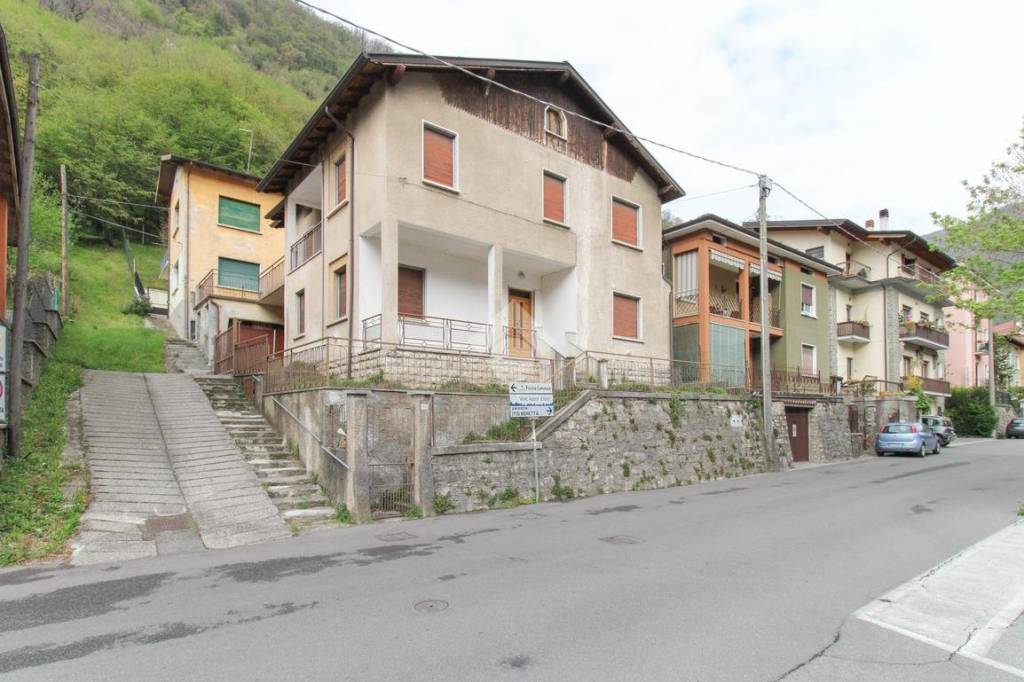 Casa Indipendente in vendita a Gardone Val Trompia via Convento