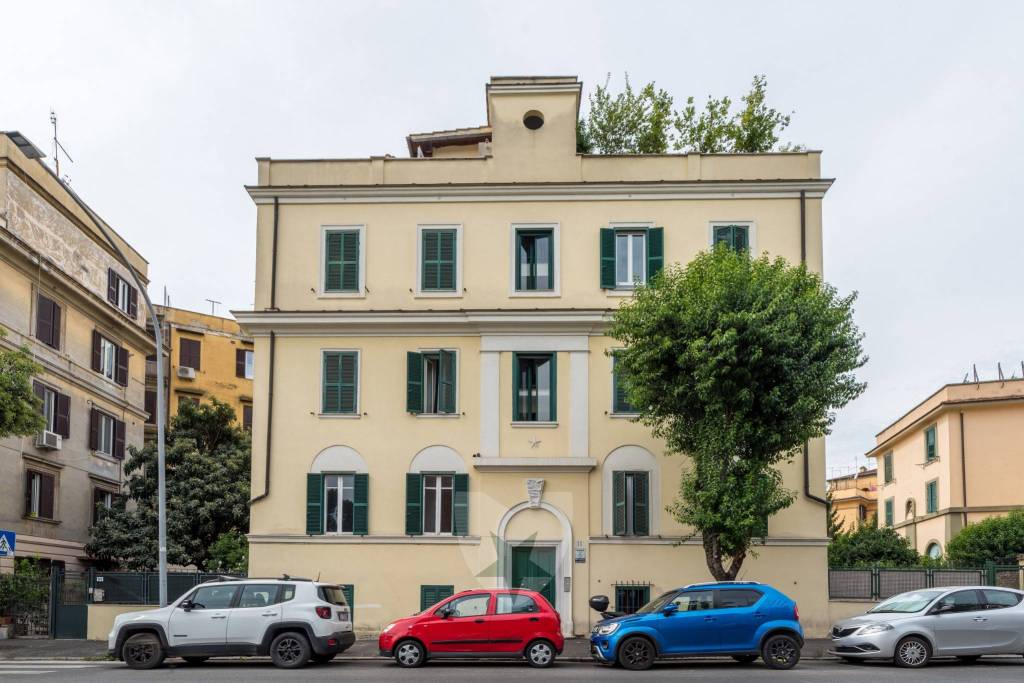 Appartamento in vendita a Roma via degli Orti della Farnesina, 11