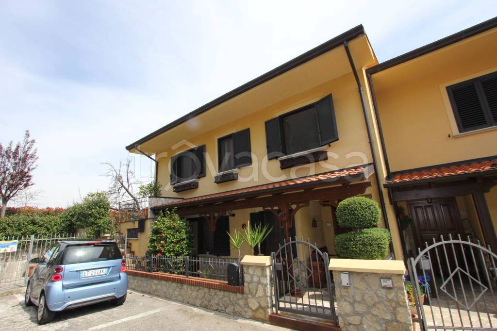 Villa Bifamiliare in vendita a Cerisano c.Da carito, snc