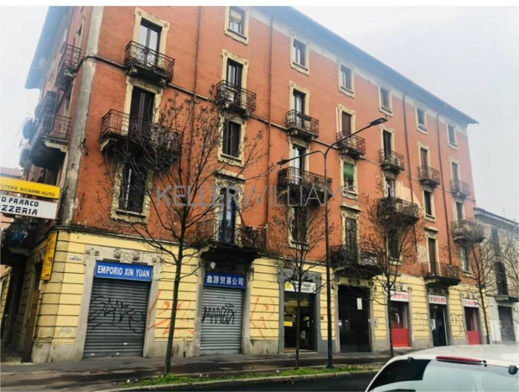 Negozio in vendita a Milano via Varesina, 55