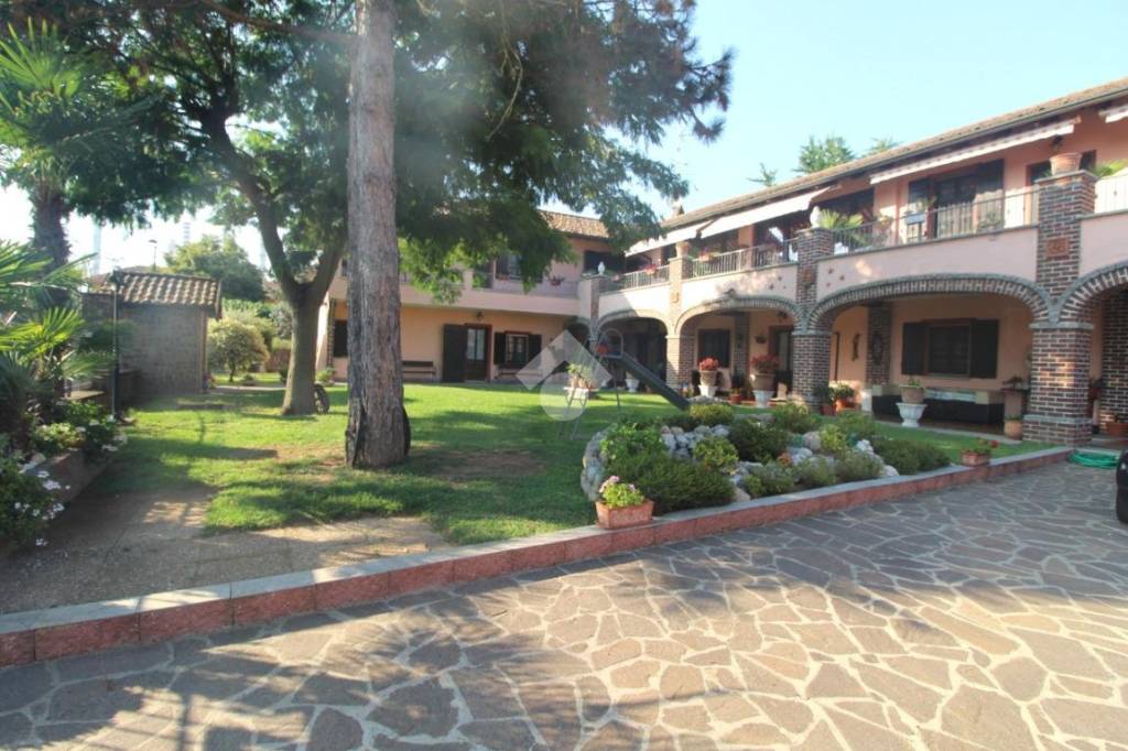 Villa Bifamiliare in vendita a Robecchetto con Induno cascina Padregnana, 1
