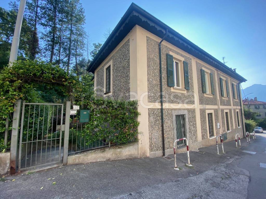 Villa Bifamiliare in vendita a Lecco via alla Rovinata, 35